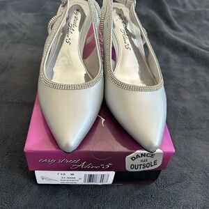 Easy Street Women's Metallic Heels